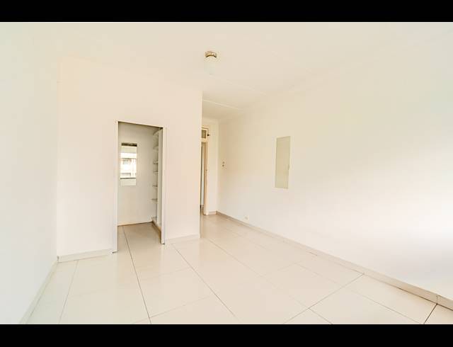 2 BEDROOM APARTMENT FOR SALE IN ESSENWOOD